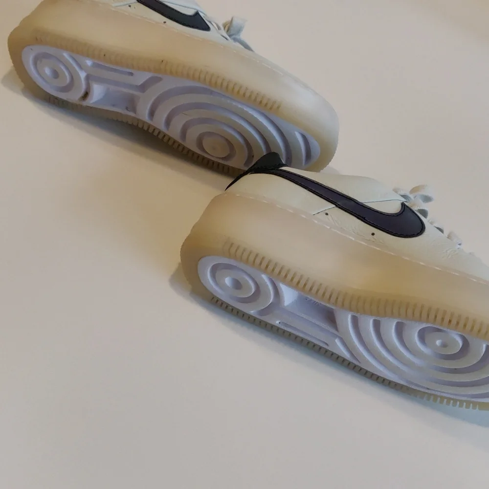 Nike Women's Sneakers White and Black - Picture 4 of 7